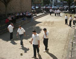 Precioso aspecto el que ofrece la bolera de la Serna en un día de competición