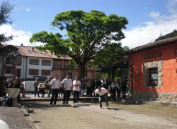 El equipo lebaniego en la bolera de la Serna