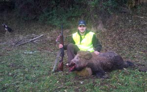 Bauti con el jabal que mat de 105 kilos