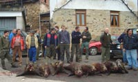 Algunos componentes de la cuadrilla 103 con los ocho jabals en San Pedro