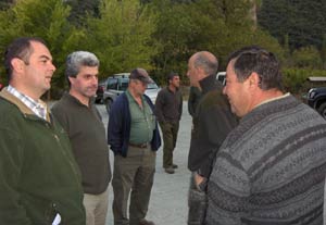 Jorge, jefe de la cuadrilla, dando las últimas instrucciones