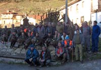 Algunos componentes de la cuadrilla 103 en San Pedro de Bedoya con los ocho jabals que mataron