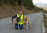 El joven Fidel con sus perros