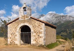 Ermita de Nuestra Señora de Guadalupe, construida en el año 1.898 a expensas de D. Nicolás de las Cuevas Cabiedes